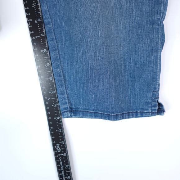 Levis Jeans Womens 6M (26x15) Blue Knee Length Bermuda Capri Stretch Mid Rise - Picture 7 of 9